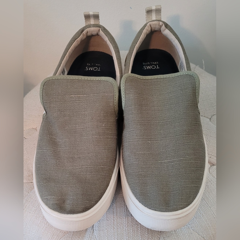 Men's Toms Slip On LoafersTRVL size 9.5 color- green, tan.